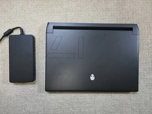 Alienware M17 R5 Laptop + Ryzen 9 + 256GB SSD + 2TB SSD + 16GB RAM + RTX 3070 TI - Afbeelding 1 van 23