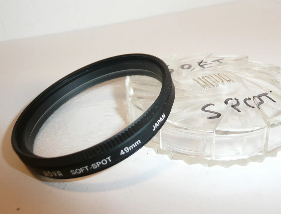 HOYA 49mm CENTER-SPOT FILTER CASED & CLEAN, IDEAL for PORTRAITS ETC  - Image 1 of 1