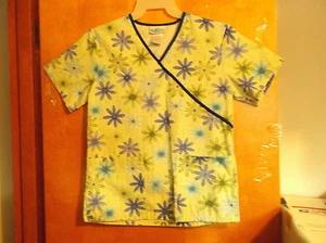 LADY"S "SIMPLY BASIC AQUA MOCK WRAP FLOWER PRINT SCRUB TOP..SIZE X-SM...#5 - Picture 1 of 3