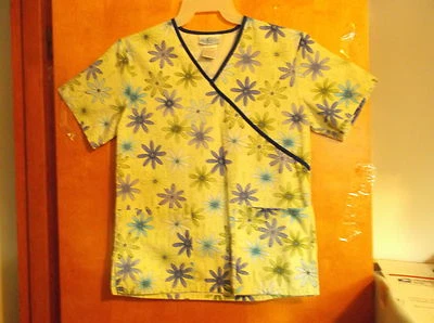 LADY"S "SIMPLY BASIC  AQUA MOCK WRAP  FLOWER PRINT SCRUB TOP..SIZE  X-SM...#5 - Image 1 of 3