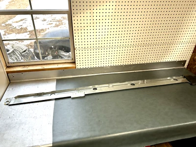 GM OEM NOS 15059563 LH Rocker Panel Extension 1995-2005 Chevrolet Blazer 2DR - Image 1 of 2