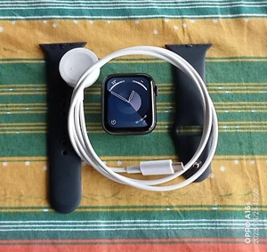 Apple Watch SE GPS 2020 - A2352 - MKQ63X/A - 32GB - 44MM Aluminium Case. - Picture 1 of 9