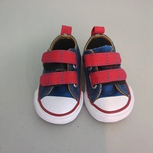 Converse Toddler Chuck Taylors size 2 baby Shoes Sneakers - Picture 1 of 4