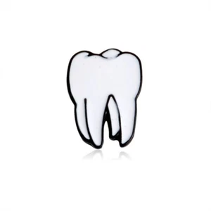 DIENTES Esmalte Pin de solapa/Broche Regalo Punk Goth Kawaii Dentista NUEVO / - Picture 1 of 1