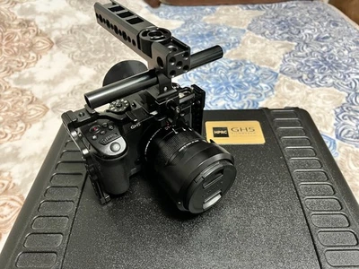 Panasonic LUMIX DC-GH5L Camera Kit  Leica DG 12-60mm Lens w/Hard Case + more - Image 1 of 4