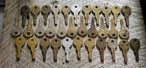 Lot Of 33 Vintage Keys Chicago Curtis Ilco Elgin Hudson Fort Lock Etc. - Picture 1 of 2