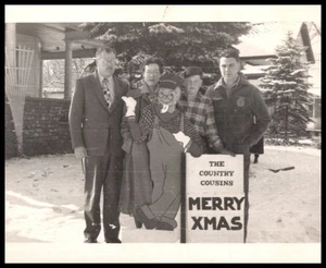 Letrero de atuendo de casa de nieve con estampado monocromático 1955 de colección American Seasonal Memory - Imagen 1 de 3