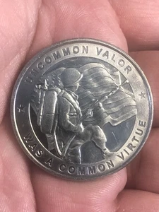 Schlacht bei IWO JIMA 1945 Uncommon Valor Was a Common Tugend Silbermünze Medaille - Bild 1 von 11
