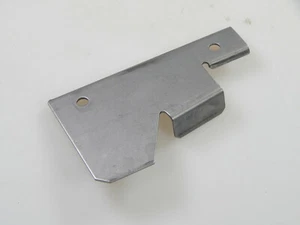 Soporte colector de suciedad delantero derecho LADA Niva 4x4 Taiga 1700 2121-8404314 - Imagen 1 de 2