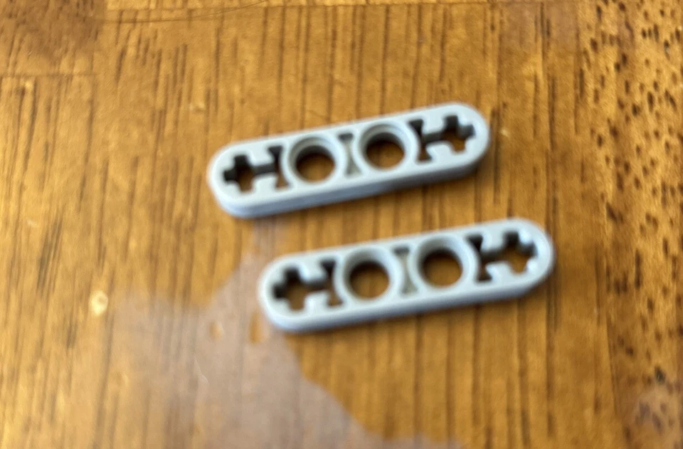 LEGO Lote 2 Piezas Technic Brazo Elevador 1x4 Eje Agujero Extremos Delgado 32449 Gris Claro Foto 1 de 1