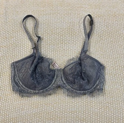 Sujetador Victoria's Secret Gris Encaje Sin Forro Demi Talla 32DD Foto 1 de 4