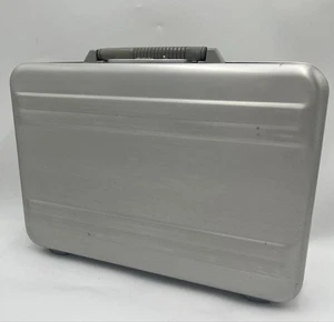 Bolso de negocios Zero Halliburton pequeño estuche adjunto esfera plateada bloqueo - Imagen 1 de 18