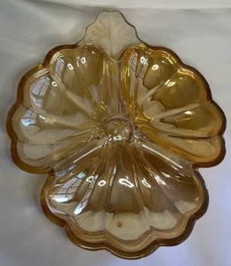 Piatto caramelle/noci vintage ambra carnevale vetro-jeanette calendula a forma di quadrifoglio 7" - Foto 1 di 6