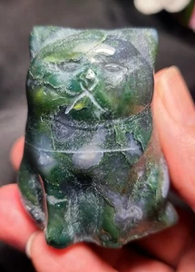 Sehr niedliche 2" 106g grüner Moosachat mürrische Katze Druzy Geode Kristall Steinschnitzerei - Bild 1 von 15