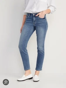 Jean GAP Power Slim recto tiro medio para mujer talla 12 corto lavado medio ciudad - Imagen 1 de 9