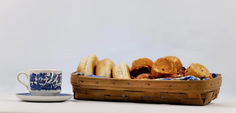 Longaberger Bread Basket, Old Style without handles, Handwoven and signed 1984 Cover