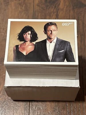 Juego base de 90 cartas Quantum of Solace 2015 Rittenhouse James Bond Archives Foto 1 de 2