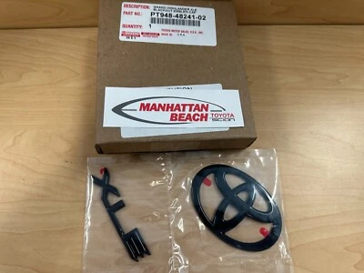 KIT SUPERPOSICIÓN EMBLEMA BLACKOUT GRAND HIGHLANDER XLE 2024-2025 GENUINO TOYOTA Foto 1 de 2