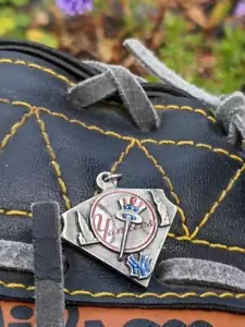 pensionierter New York Yankees Zinn Anhänger - Bild 1 von 3