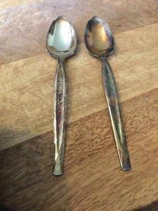 Original Rogers Grapefruit Spoons 2 Serrated Wm Rogers Mfg Co Flatware Vintage - Picture 1 of 2