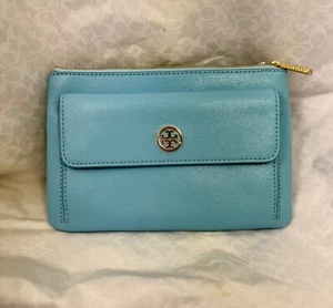 NEU MIT ETIKETT TORY BURCH ROBINSON HIMMELBLAU SAFFIANO LEDER REVA ETUI CLUTCH REISSVERSCHLUSS GELDBÖRSE - Bild 1 von 11