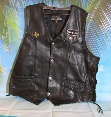 Chaleco Harley Davidson Leather Gallery talla 48 este chaleco tiene 8 parches y 2 alfileres Foto 1 de 4