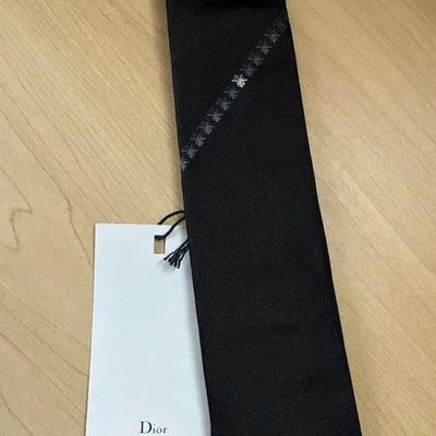 Corbata Dior Homme Christian Dior estrecha negra patrón de abeja sin usar Foto 1 de 4
