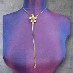 Vintage Gold Flower Bolo Tie Necklace Womens Western Style Jewelry Delicate O33 - Picture 1 of 7