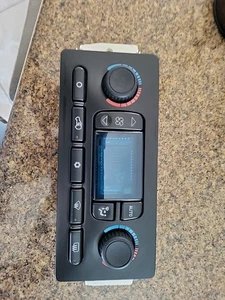 GM 15845093 Climate Control Unit HVAC Auto Feature - Picture 1 of 12