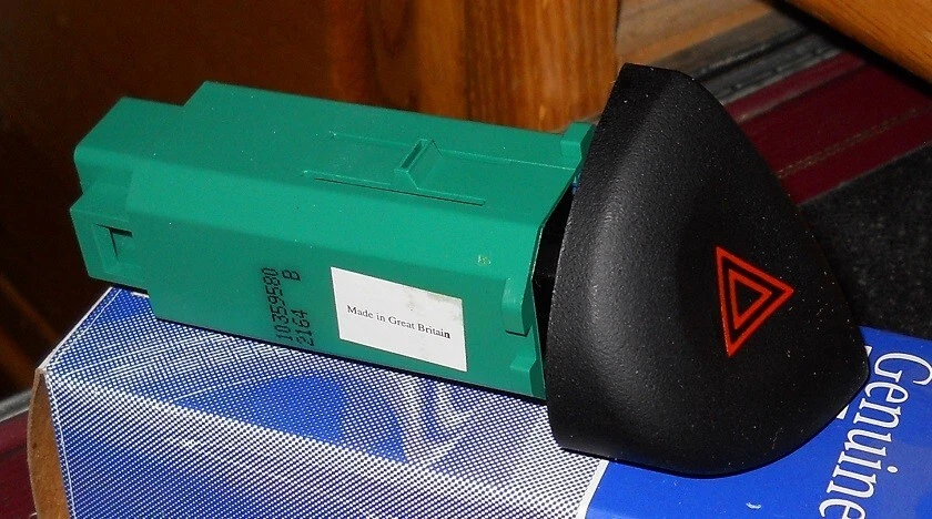 Новый из старых запасов 1997-2005 Chevrolet Malibu переключатель предупреждения об опасности - Изображение 1 из 1