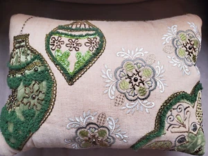 Pier 1 Un Cuscino Natale 13x19 Verde Perline Ornamenti Ricamati - Foto 1 di 12