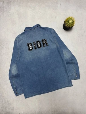 Chaqueta vaquera Christian Dior sobrecamisa abotonada manga larga logotipo grande bordado Foto 1 de 4