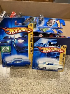 Juego de 2 tarjetas cortas Hot Wheels 2007 nuevos modelos '66 Chevy Nova azul regular y blanco - Imagen 1 de 1
