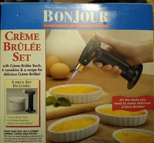 Bonjour Creme Brulee Set Fackel und 4 Porzellan Auflaufförmchen Neu im Karton - Bild 1 von 5