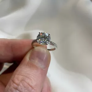 2,5 Karat Moissanit Diamant (9 mm) Luxus Verlobungsring 925 Sterlingsilber - Bild 1 von 7