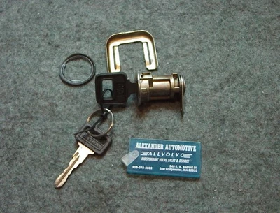 Cerradura puerta trasera Volvo 240 Wagon con llave y código. para 240 vagones Volvo 1981-1993. Foto 1 de 2