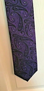 Chaps Men's 100% Silk Purple & Black Paisley Tie 3 1/2 x 58 - Picture 1 of 4