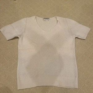 Suéter Camisa Vintage Salvatore Ferragamo Para Mujer Beige Cachemira Mangas Cortas M - Imagen 1 de 3
