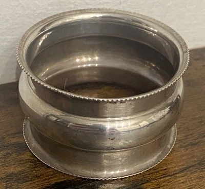 Antiguo anillo de servilleta con borde de cuentas con sello de plata de GFW&S Birmingham 1921 Foto 1 de 4