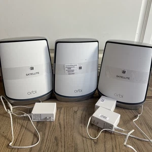Netgear Orbi RBR840 - 1 Router & 2 Satellites RBS840 set - Afbeelding 1 van 8