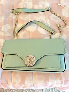 GUESS Leder Umhängetasche Handtasche in hellgrün Farbe, mittelgroß. - Bild 1 von 9