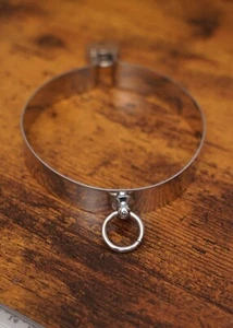 Small Metal Collar with Lock and Key - Picture 1 of 5