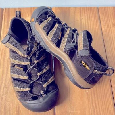 Keen Newport H2 Sandals Kids Size 1 Black Khaki Waterproof Sporty Shoes Boys ! - Image 1 of 4