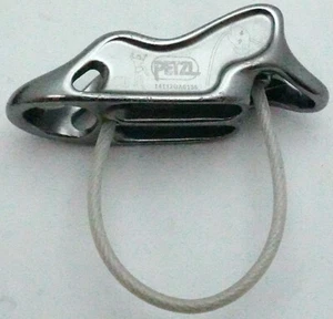 Petzl Reverso 4 Belay/Rappel Device - One or Two Ropes - Picture 1 of 4