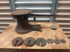 Howe Scale Company Model 601 Antique Triple Claw Cast Iron Scale With 6 Weights - Picture 1 of 11