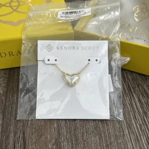 Kendra Scott Ari Herz kurze Halskette mit Anhänger Gold weiß Opal kurz - Bild 1 von 4