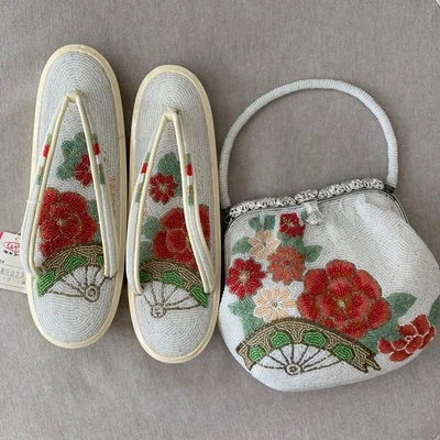 Sandalias/bolso con cuentas casi sin usar Foto 1 de 4