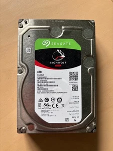 Disque dur interne stockage SATA 3,5" Seagate Ironwolf NAS 8 To - Photo 1/2