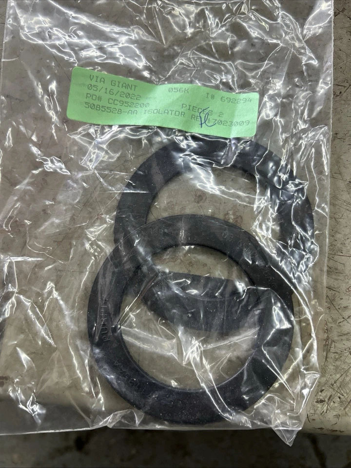 Amortiguador aislante trasero Dodge Avenger 2008 5085528 Foto 1 de 1