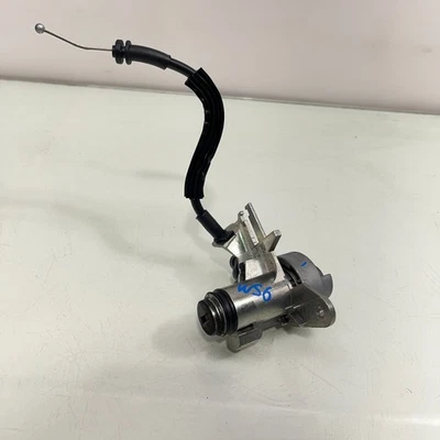 2011-2018 奥迪 A8 L 四轮车后盖尾盖锁 CYLINDER 原始设备制造商 8E0827573D — 第 1/4 张图片